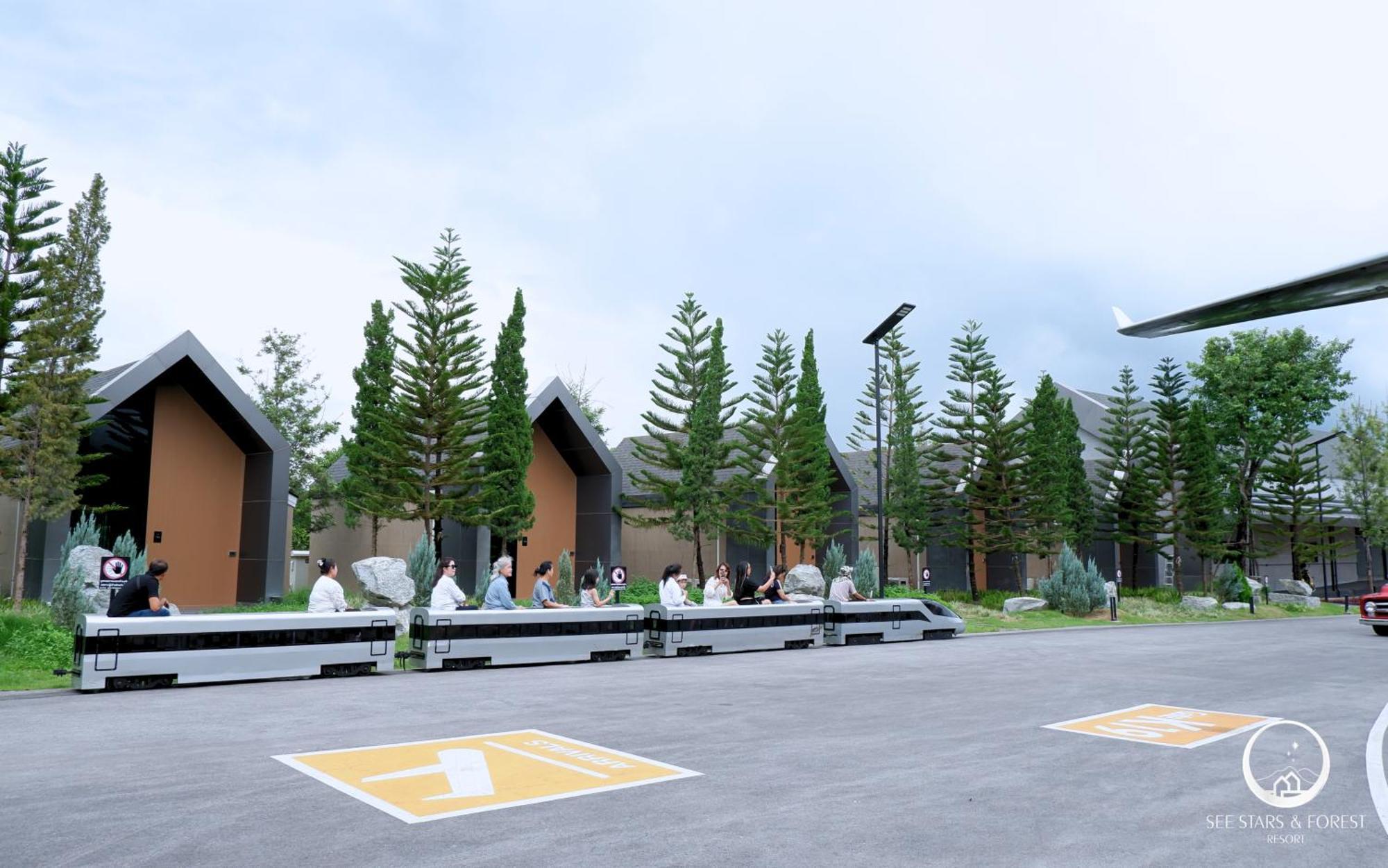 See Stars & Forest Resort Amphoe Sawang Daen Din Eksteriør billede